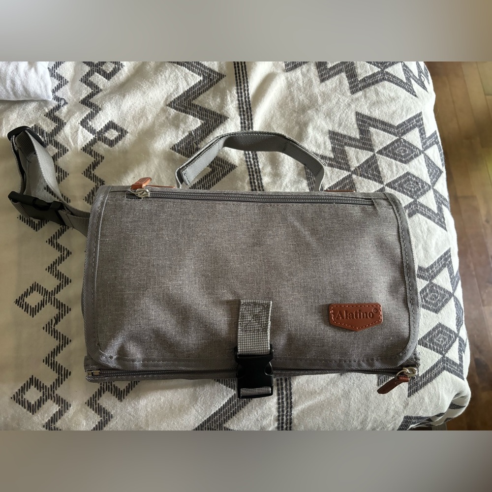 Portable changing pad - Picture 4 of 6